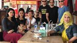 Intip Momen Kulineran Pilot Ganteng Rizka Triansyah Bersama Keluarga