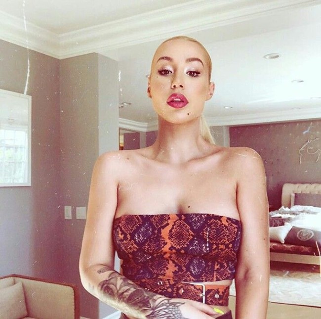 Mengintip Instagramnya, wajah Iggy memang tampak ada perubahan yang signifikan. Mulai dari dagu yang runcing hingga bibir yang semakin tebal. Foto: Dok. Instagram