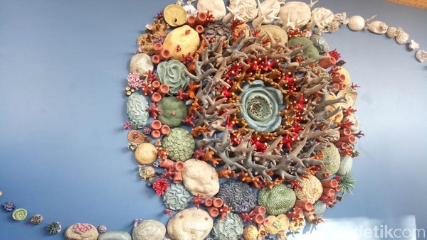 Foto: Semesta Terumbu Karang ini didedikasikan untuk kawasan Coral Triangle dunia yang paling kaya keanekaragaman hayatinya yaitu Indonesia, Malaysia, Papua Nugini, Filipina, Solomon Islands, dan Timor Leste. (Aditya Mardiastuti/detikTravel) Foto: Semesta Terumbu Karang ini didedikasikan untuk kawasan Coral Triangle dunia yang paling kaya keanekaragaman hayatinya yaitu Indonesia, Malaysia, Papua Nugini, Filipina, Solomon Islands, dan Timor Leste. (Aditya Mardiastuti/detikTravel)