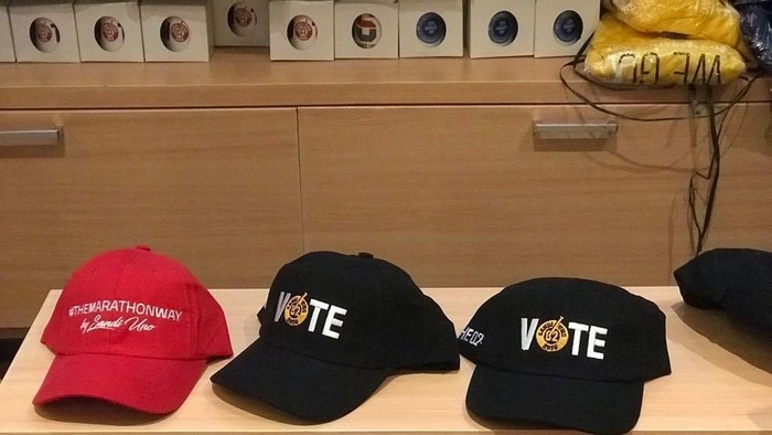 Atribut Vote 02 Dijual di Acara Enterpreneur yang Dihadiri Sandi