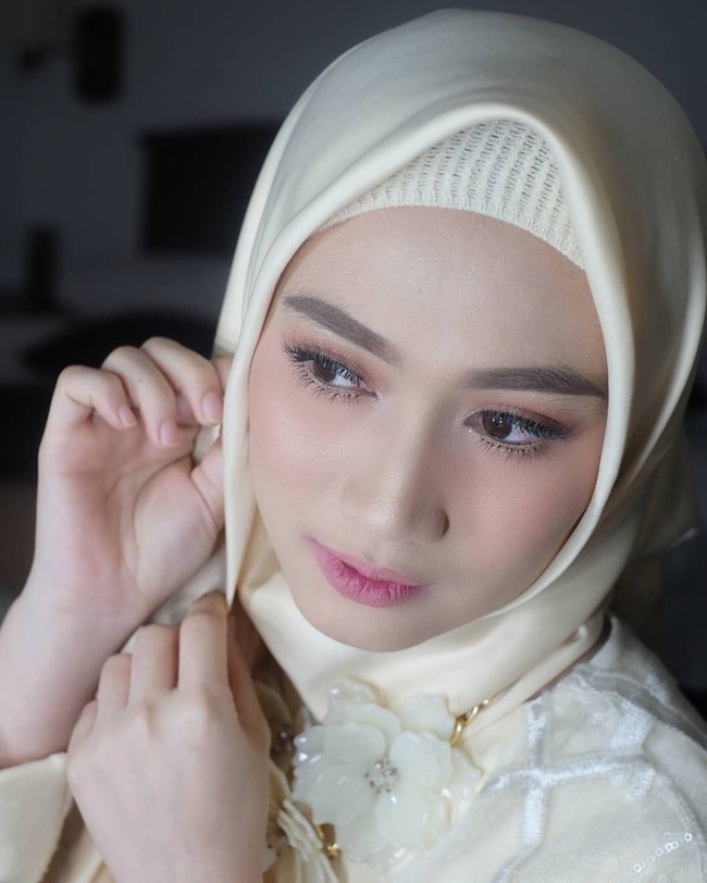 Netizen pun menyambut bak keputusannya. Banyak yang memuji penampilan Melody dan mendoakannya agar istiqomah. Foto: Instagram