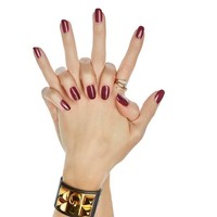 Adele Uddo memang memiliki tangan yang cantik. Ia punya jari-jari panjang, kulit bersinar serta mulus, dan bentuk kuku menawan. Secara keseluruhan, tangannya terlihat elegan. Tak heran jika Adelle bisa dibayar hingga $5 ribu atau Rp 76 juta dalam sehari. Foto: Instagram @adeleuddo