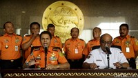 Badan SAR Nasional (Basarnas) memberikan keterangan terkait hilangnya pesawat Lion Air JT-610 rute Jakarta-Pangkal Pinang di Kantor Basarnas, Jakarta, Senin (29/10/2018).