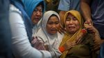 Tangisan Tersedu-sedu Keluarga Korban Lion Air