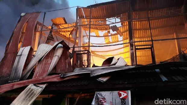 Pasar Legi Solo Terbakar, Terdengar Letusan di Dalam Bangunan