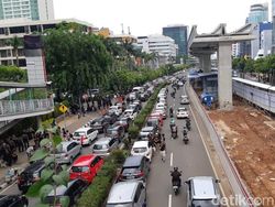 Suasana Demo Driver di Depan Kantor Grab