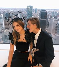 Pesta Halloween, Begini Gaya Para Putri Yunani Pakai Kostum Seksi