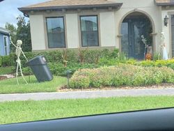 Unik! Dekorasi Halloween Rumah Ini Berubah Setiap Hari