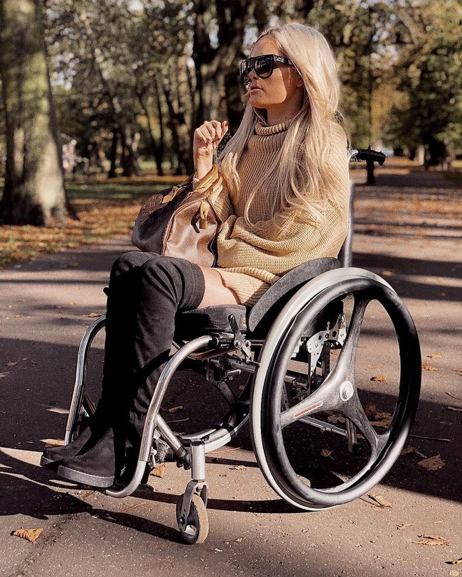 Pada Mei 2005, Jordan mengalami kecelakaan mobil bersama teman-temannya. Itu adalah hal terakhir kalinya ia bisa berjalan. Meskipun kini lumpuh, wanita berusia 27 tahun ini bersyukur karena selamat dari kecelakaan mobil yang mengerikan itu. Foto: Instagram @jbone89