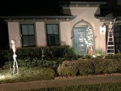 Unik! Dekorasi Halloween Rumah Ini Berubah Setiap Hari