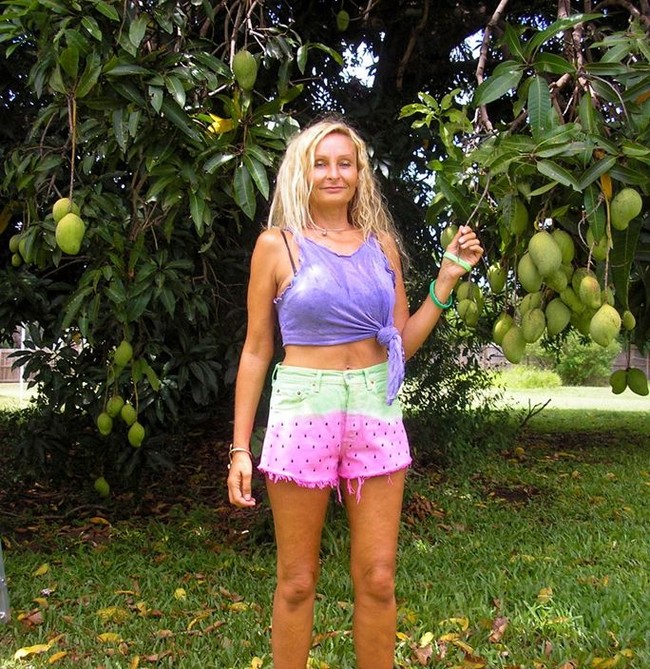 Seorang wanita asal Australia ini mengaku hanya makan buah selama lebih dari dua dekade dalam hidupnya. Wanita yang bernama Anne Osborne ini pun mengaku menjadi lebih sehat dengan hanya makan buah. Foto: Istimewa