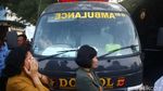 Ekspresi Keluarga Saat Cari Info Korban Lion Air Jatuh