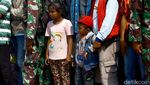 Proses Evakuasi Masih Berlangsung, Warga Padati Pantai Tanjung Pakis
