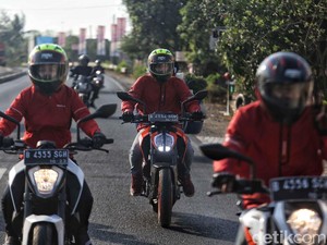 Jalanan Berlubang di Pantura, KTM Road Warriors Batasi Kecepatan