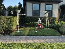 Unik! Dekorasi Halloween Rumah Ini Berubah Setiap Hari