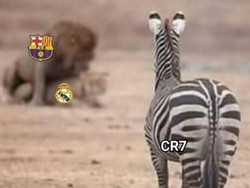Ronaldo, yang biasanya membantu Madrid menghadapi Barcelona di El Clasico, kini cuma bisa menyaksikan dari kejauhan. (Foto: Twitter @TrollFootball)