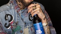 Rita Ora tampaknya benar-benar niat untuk meramaikan Halloween tahun ini, ia tampil seperti Post Malone dengan semua tatonya. Gareth Cattermole/Getty Images