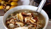 Di kota Kudus dan kota besar lainnya selalu ada penjual soto Kudus yang tersohor karena sotonya yang enak. Foto: Instagram @e_dro