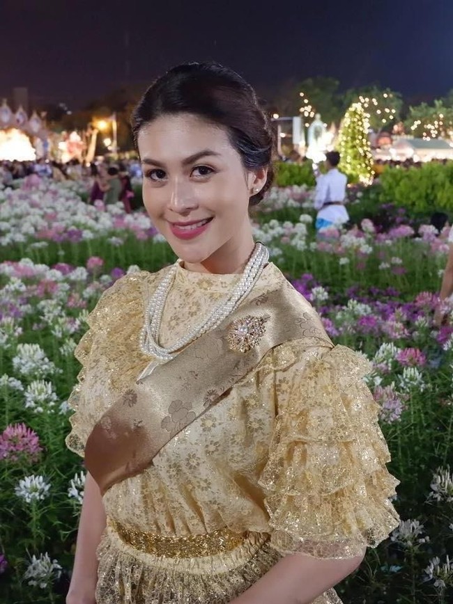 Nusara Suknamai merupakan kontestan Miss Thailand Universe 2005. Ia berhasil menyabet gelar runner-up II dan Miss Photogenic di ajang yang berlangsung di Bangkok, Thailand itu. (Foto: Instagram/zara_nusara)