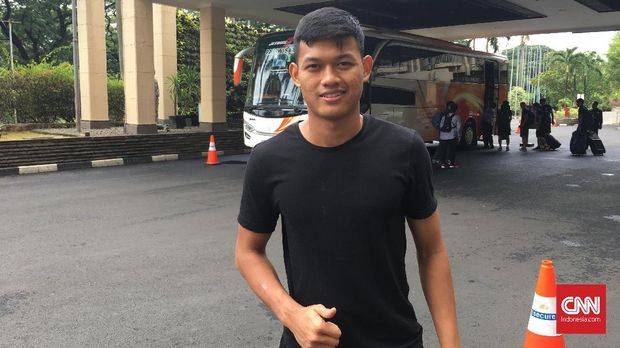 Muhammad Riyandi gagal menghentikan tendangan keras Shunki Higashi.