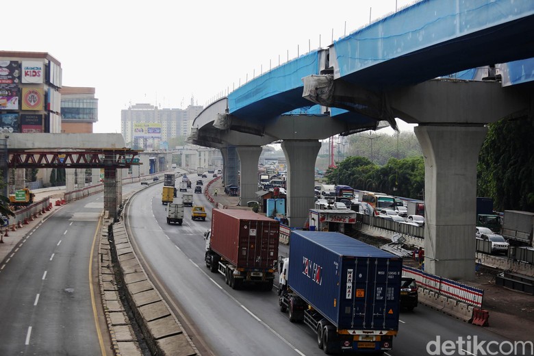 Menhub Minta Truk Obesitas Tidak Lewat Tol Japek Menhub Minta Truk Obesitas Tidak Lewat Tol Japek