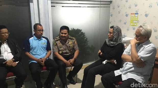 Sri Mulyani bicara dengan pihak RS Polri.