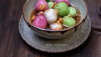 Plating yang berbeda membuat wedang ronde juga bisa kelihatan mahal. Minuman ini bisa jadi menu restoran atau kafe juga. Foto: Instagram echisofwan