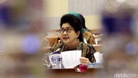 Menteri Kesehatan Nila Moeloek hadir dalam rapat kerja bersama Komisi IX DPR di Komplek Parlemen, Senayan, Jakarta, Senin (29/10/2018).
