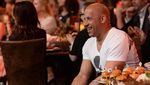 Punya Tampang Sangar, Ternyata Vin Diesel Mahir Jualan Buah Nanas