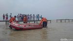 Ambulans Disiagakan di Pantai Pakis Karawang