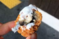 Unik! Ada Es Krim Tiram Goreng Tepung yang Krenyes Manis 