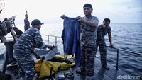 TNI AL menemukan pakaian yang diduga milik penumpang pesawat Lion Air JT 610.