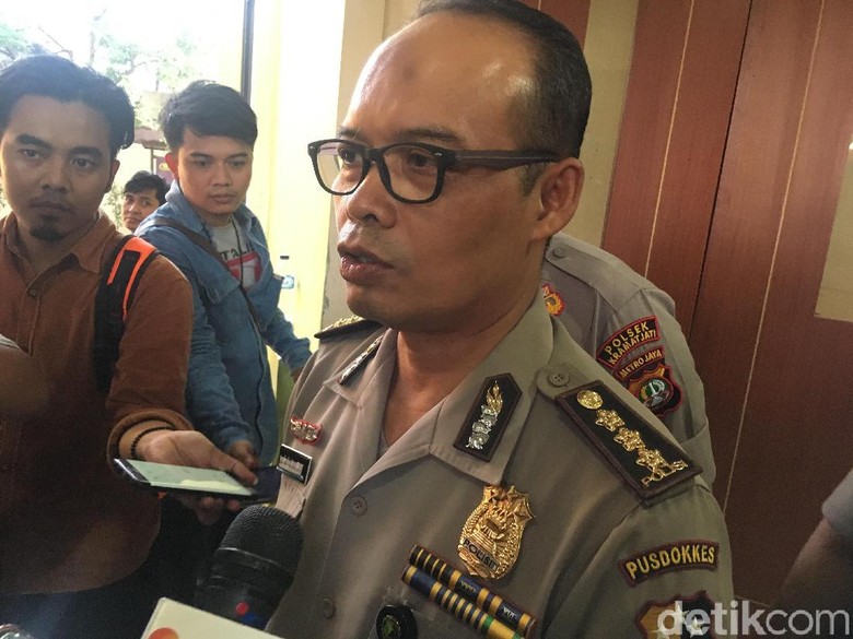 RS Polri Terima 4 Kantong Jenazah Berisi Tulang Korban Lion Air RS Polri Terima 4 Kantong Jenazah Berisi Tulang Korban Lion Air