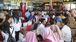 Tangisan Tersedu-sedu Keluarga Korban Lion Air