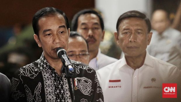 Yusril Sarankan Jokowi Tak Ikut Polisikan Habib Smith - CNN Indonesia