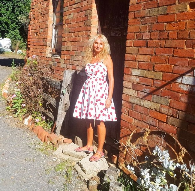 Saat sarapan, Anne mengonsumsi mangga atau setengah melon. Ia juga mengonsumsi empat pisang di pagi hari sebagai camilannya. Untuk makan siang, Anne mengonsumsi alpukat, dan makan dua mangga untuk makan malam. Kebiasaannya makan buah ini juga ia ajarkan pada kedua anak-anaknya. Foto: Istimewa