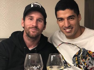 Messi Pasti Ikut Gembira Luis Suarez Juara... kan Keduanya Teman