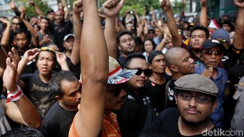Demo itu dikoordinir oleh Gabungan Aksi Roda Dua (Garda).