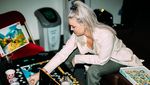 Serunya Momen Makan Anne Marie Bareng Marshmello dan Ed Sheeran