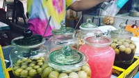 Kebanyakan wedang ronde dijajakan berkeliling memakai gerobak. Saat malam hari, minuman penghangat badan ini jadi incaran banyak orang. Foto: Instagram nanang_lesmono