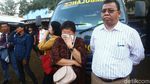 Ekspresi Keluarga Saat Cari Info Korban Lion Air Jatuh