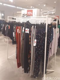 H&M Diskon Hingga 70%, T-shirt Mulai dari Rp 70 Ribu