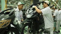 Honda BeAT Street eSP telah dibekali fitur ECO Indicator yang menampilkan tanda berkendara secara irit. Saat berkendara dengan irit, ECO Indicator berwana hijau ini akan menyala di panel meter dengan 3 pola untuk memberikan informasi berkendara yang irit termasuk saat lampu dalam kondisi off. Foto: Astra Honda Motor