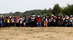 Proses Evakuasi Masih Berlangsung, Warga Padati Pantai Tanjung Pakis