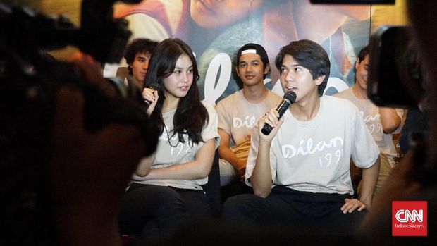 Iqbaal Ramadhan dan Vanesha Prescilla sebagai pemeran utama 'Dilan 1991'.