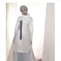 Meski masih muda, brand Sayee cukup berhasil mencuri perhatian publik. Brand yang berasal dari Korea ini membawa tema Wear Your Oriental di JFW 2019. Foto: Dok. Lookbook Sayee