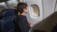 Kabin Concorde sangat kecil, hanya ada sekitar 100 kursi. Lebih seperti kursi kantor dan jendela yang sangat kecil. Berisik dan sangat bising saat pesawat lepas landas (Suzanne Plunkett/CNN)