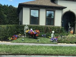 Unik! Dekorasi Halloween Rumah Ini Berubah Setiap Hari