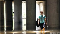 Jakarta mulai memasuki musim hujan, intensitas dan curah hujan yang tinggi di ibukota membuat sejumlah lokasi menjadi titik rawan langganan banjir.