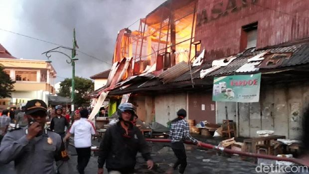 Pasar Legi Solo Terbakar, Terdengar Letusan di Dalam Bangunan